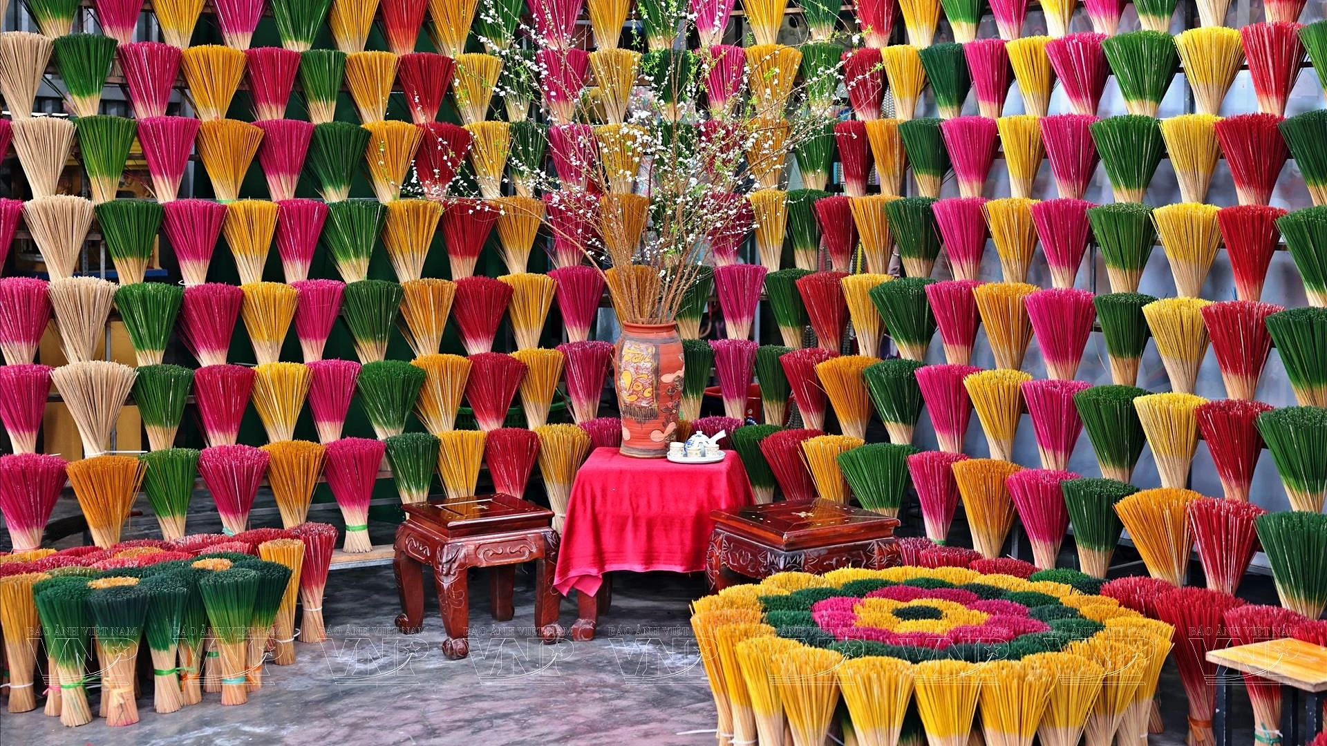 Day tour | Ancient Hue Costume tour (Huong Village – An Dinh Palace)